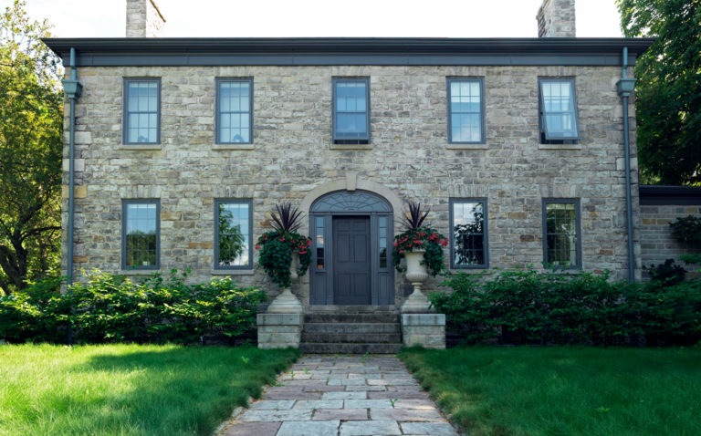 5 Heritage Homes This Assistant Curator Finds the “Sexiest” in NOTL 